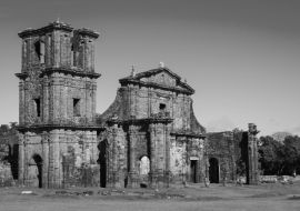 Lais Puzzle - Teil der UNESCO-Stätte - Jesuitenmissionen der Guaranis: Kirche, Ruinen von Sao Miguel das Missoe, Rio Grande do Sul, Brasilien in schwarz weiß - 1.000 Teile