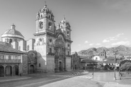 Lais Puzzle - Die Plaza de Armas in Cusco, das Wahrzeichen von Peru in schwarz weiß - 2.000 Teile