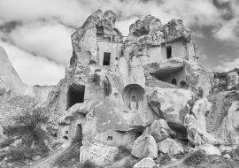 Lais Puzzle - Kappadokien ist eine historische Region in Zentralanatolien, Türkei in schwarz weiß - 1.000 Teile