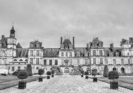 Lais Puzzle - Chateau de Fontainebleau, einer der größten französischen Königspaläste in schwarz weiß - 1.000 Teile