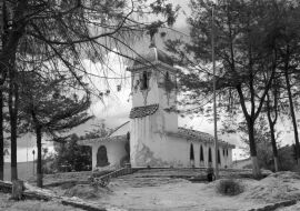 Lais Puzzle - Angasmayo, Huancayo. Kapelle im Cerrito de la Libertad, Peru in schwarz weiß - 1.000 Teile