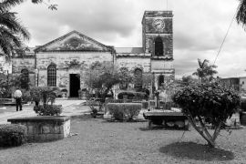 Lais Puzzle - Karibik, große Antillen, Jamaika, Montego Bay, Saint James Parish Church in schwarz weiß - 2.000 Teile