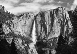 Lais Puzzle - Blick auf die Yosemite-Wasserfälle, Yosemite-Nationalpark, USA in schwarz weiß - 1.000 Teile