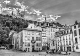 Lais Puzzle - Blick auf die Basilika Notre Dame de Fourviere in Lyon in schwarz weiß - 500, 1.000 & 2.000 Teile