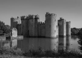 Lais Puzzle - Burg Bodiam. England in schwarz weiß - 500, 1.000 & 2.000 Teile