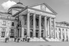 Lais Puzzle - Kurhaus Wiesbaden Health Spa in schwarz weiß - 2.000 Teile