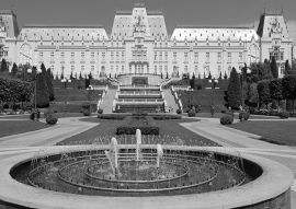 Lais Puzzle - Kulturpalast, Iasi, Rumänien in schwarz weiß - 500, 1.000 & 2.000 Teile