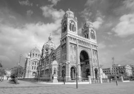 Lais Puzzle - Kathedrale von Marseille. Kathedrale Sainte Marie Majeure. Marseille in schwarz weiß - 1.000 Teile