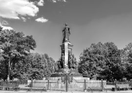 Lais Puzzle - Denkmal von Katharina II. der Großen in Krasnodar, Russland in schwarz weiß - 500, 1.000 & 2.000 Teile