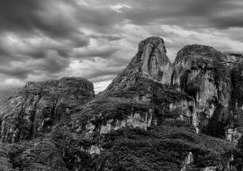 Lais Puzzle - Pico Paraná - Morretes, Brasilien. in schwarz weiß - 1.000 Teile