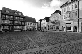 Lais Puzzle - Rendsburg Altstädter Markt in schwarz weiß - 2.000 Teile