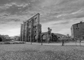 Lais Puzzle - Römisches Theater von Aosta in schwarz weiß - 500, 1.000 & 2.000 Teile