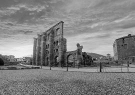 Lais Puzzle - Römisches Theater von Aosta in schwarz weiß - 1.000 Teile