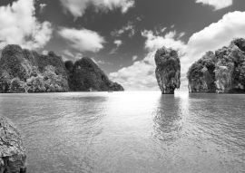 Lais Puzzle - Küstenlandschaften, Meere und Berge, Reisen und Abenteuer in der ganzen Welt, Inseln von Tailandia, Phuket. in schwarz weiß - 500, 1.000 & 2.000 Teile