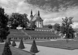 Lais Puzzle - Neuzelle Kloster - Monastery Neuzelle, Brandenburg, Germany in schwarz weiß - 1.000 Teile