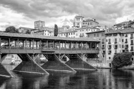 Lais Puzzle - Ponte degli Alpini Brücke, Bassano del Grappa, Italien in schwarz weiß - 2.000 Teile