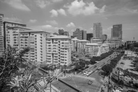 Lais Puzzle - Fort Bonifacio, Manila Philippinen in schwarz weiß - 2.000 Teile