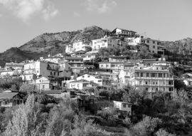 Lais Puzzle - Dorf Agros. Bezirk Limassol, Zypern in schwarz weiß - 500, 1.000 & 2.000 Teile