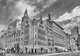 Lais Puzzle - Historisches Gebäude in Melbourne in der Flinders Street - Australien in schwarz weiß - 1.000 Teile