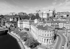 Lais Puzzle - Newcastle's Quayside, Castle Keep und Kathedrale am Fluss Tyne in schwarz weiß - 1.000 Teile