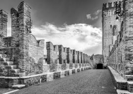 Lais Puzzle - Verona, Italien - Ponte Scaligero in schwarz weiß - 500, 1.000 & 2.000 Teile