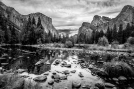 Lais Puzzle - Yosemite Valley View mit El Capitan, Cathedral Rock und The Merced River in schwarz weiß - 2.000 Teile