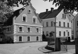 Lais Puzzle - Historisches Bauwerk in Pfeffenhausen in schwarz weiß - 1.000 Teile