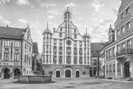 Lais Puzzle - Rathaus in Memmingen in schwarz weiß - 2.000 Teile
