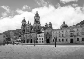 Lais Puzzle - Bolivar-Platz und Kathedrale - Bogota, Kolumbien in schwarz weiß - 500, 1.000 & 2.000 Teile