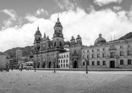 Lais Puzzle - Bolivar-Platz und Kathedrale - Bogota, Kolumbien in schwarz weiß - 1.000 Teile