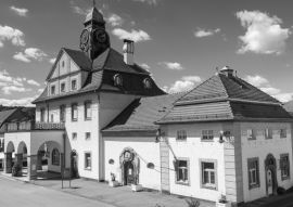 Lais Puzzle - Das Jugendstil-Kurhaus von Bad Nauheim in schwarz weiß - 500 & 1.000 Teile