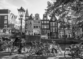 Lais Puzzle - Das schöne Grachtenviertel in Amsterdam - der perfekte Ort zum Entspannen in schwarz weiß - 500, 1.000 & 2.000 Teile