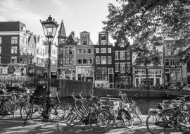 Lais Puzzle - Das schöne Grachtenviertel in Amsterdam - der perfekte Ort zum Entspannen in schwarz weiß - 1.000 Teile