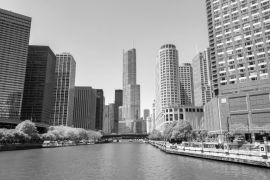 Lais Puzzle - Chicago River und Wolkenkratzer in schwarz weiß - 2.000 Teile