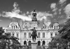 Lais Puzzle - Mittelalterliche Gebäude in Vannes, Morbihan in schwarz weiß - 500, 1.000 & 2.000 Teile