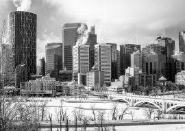 Lais Puzzle - Blick auf die Skyline von Calgary an einem kalten Wintermorgen in schwarz weiß - 500, 1.000 & 2.000 Teile