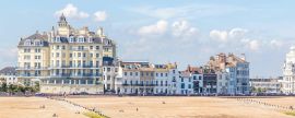 Lais Puzzle - Blick vom Pier auf die Skyline von Eastbourne, Sussex, England, Panorama - 2.000 Teile