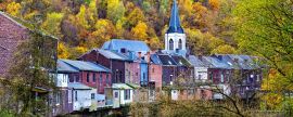 Lais Puzzle - Blick auf den Fluss Vesdre und die Kirche Saint Francois Xavier in der belgischen Stadt Chaudfontaine, Wallonien, Panorama - 2.000 Teile