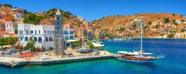 Lais Puzzle - Blick auf das griechische Meer Simy Insel Hafen Hafen, klassische Schiff Yachten, Häuser auf der Insel Hügel, Touristen Ägäis Bucht. Griechenland Inseln Urlaub Urlaub Reise Touren von Rhodos Insel. Griechenland Architektur, Panorama - 2...