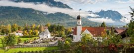 Lais Puzzle - Wallgau, Oberbayern, Dorf mit Kirche und Alpen im Morgennebel, Panorama - 2.000 Teile