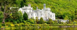 Lais Puzzle - Kylemore Abbey mit Wasserspiegelungen in Connemara, Grafschaft Galway, Irland, Europa. 1920 gegründetes Benediktinerkloster auf dem Gelände von Kylemore Castle. Mainistir na Coille Moire, Panorama - 2.000 Teile