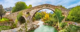Lais Puzzle - Römische Buckelbrücke auf dem Sella-Fluss in Cangas de Onis, Asturien, Spanien, Panorama - 2.000 Teile