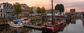 Lais Puzzle - Der Hafen im Stadtzentrum der mittelalterlichen Stadt Gorinchem in den Niederlanden, Panorama - 2.000 Teile