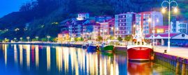 Lais Puzzle - Fischerdorf, Asturien, Spanien. Hafen mit Booten und Häusern in Ribadesella, Panorama - 2.000 Teile