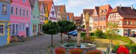 Lais Puzzle - die Stadt Aub mit Brunnen in Deutschland - the town Aub in Germany, Panorama - 2.000 Teile