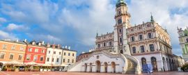 Lais Puzzle - Zamosc, Polen: Altes Rathaus von Zamosc und dramatischer Himmel. Die Stadt Zamosc steht auf der Liste des UNESCO-Weltkulturerbes, Panorama - 2.000 Teile