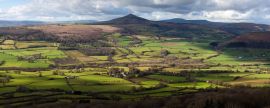 Lais Puzzle - Der Zuckerhut, ein Berg nordwestlich von Abergavenny in Monmouthshire, Wales, Panorama - 2.000 Teile