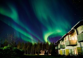 Lais Puzzle - Nordlichter über Häusern. Oulu Finnland - 1.000 Teile