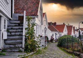 Lais Puzzle - Häuser in der Altstadt von Stavanger und Kopfsteinpflasterstraße - 1.000 Teile