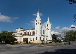 Lais Puzzle - Diagonalansicht der Kirche von Coromoto, Barquisimeto estado Lara, Venezuela - 1.000 Teile